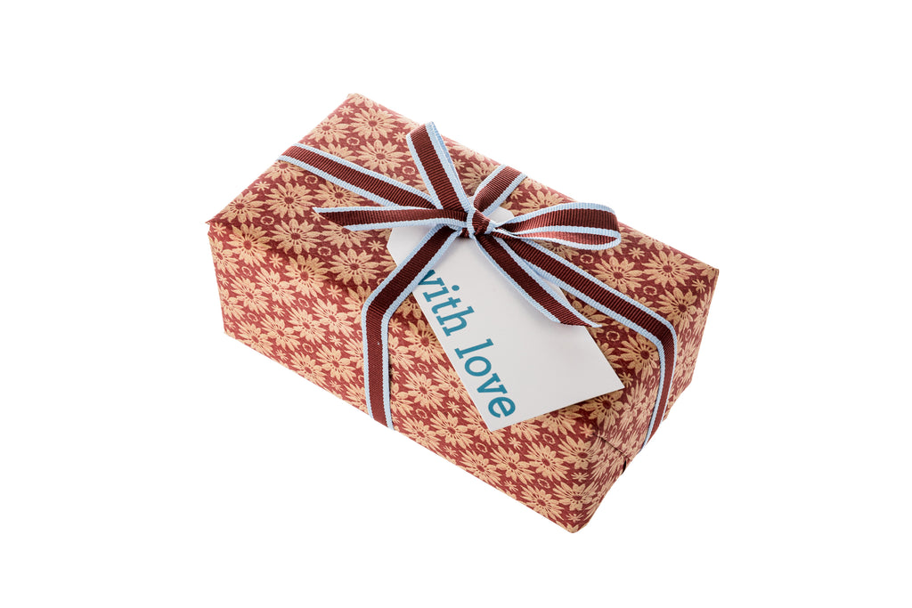 3m x 70cm roll recyclable Gift Wrap, Faded Red with Daisies