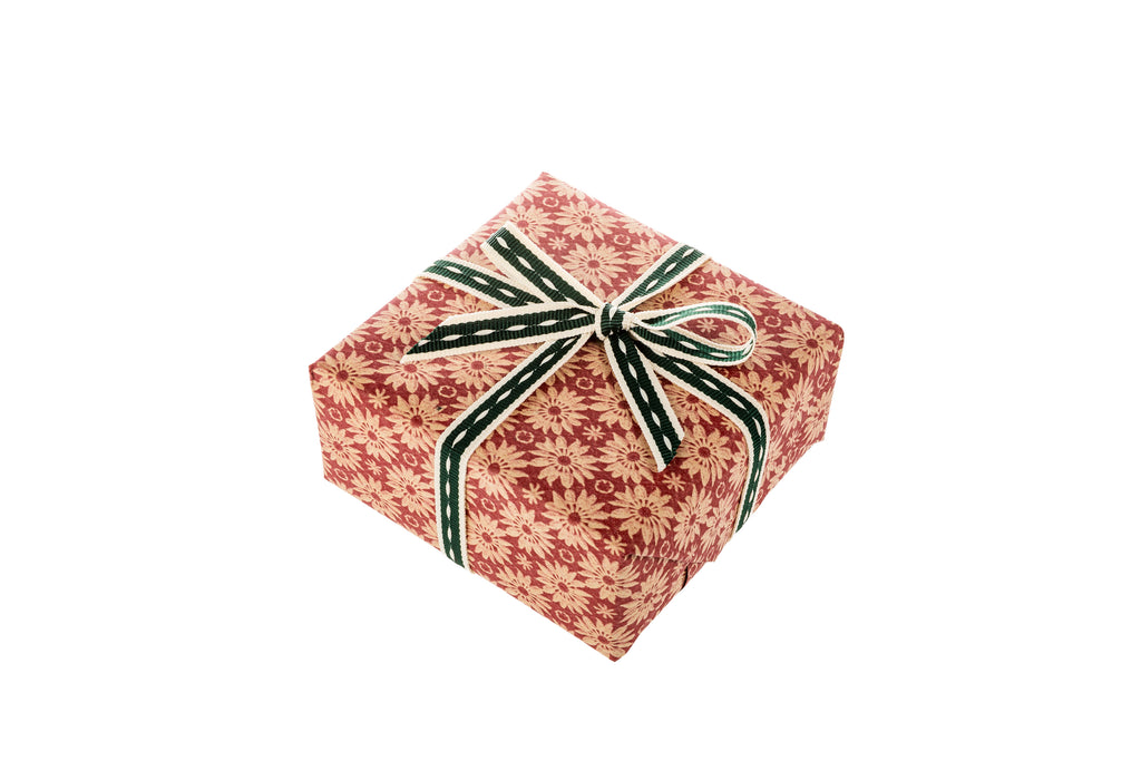 3m x 70cm roll recyclable Gift Wrap, Faded Red with Daisies