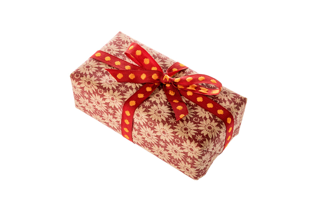 3m x 70cm roll recyclable Gift Wrap, Faded Red with Daisies